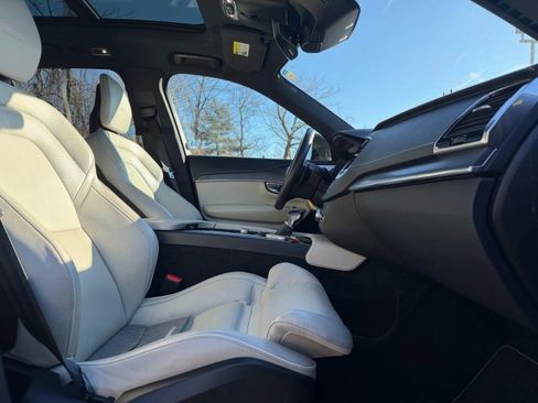 Used 2020 Volvo XC90 T6 R-Design image 14