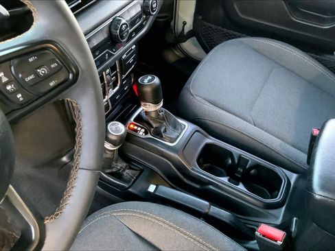 Used 2024 Jeep Wrangler Willys image 16