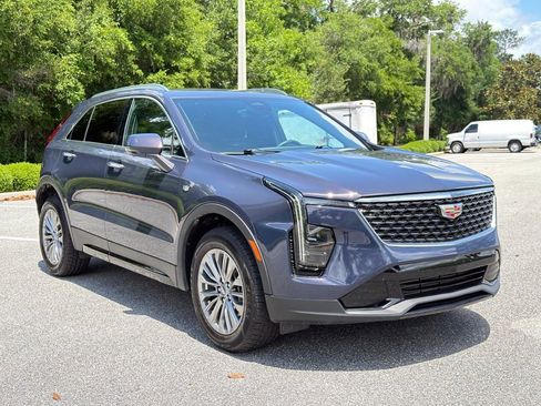 Used 2025 Cadillac XT4 Premium Luxury FWD image 5