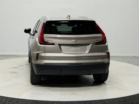 Used 2024 Cadillac XT4 Luxury w/ Cold Weather Package FWD image 9