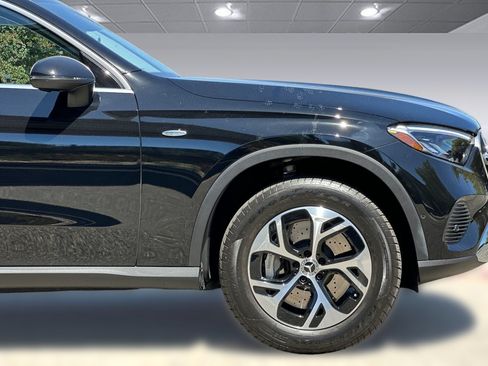 Used 2025 Mercedes-Benz GLC 350e 4MATIC image 36