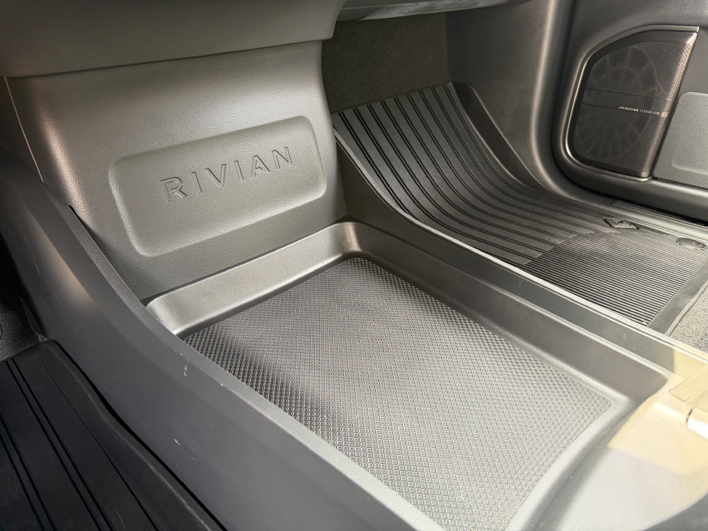 Used 2023 Rivian R1S Adventure Quad AWD/4WD image 25