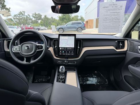 Certified 2026 Volvo XC60 B5 Plus w/ Climate Package AWD/4WD image 18
