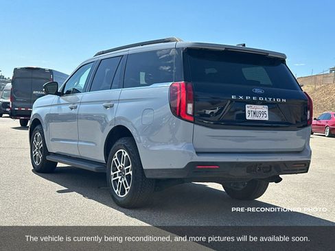 Used 2025 Ford Expedition Active AWD/4WD image 4