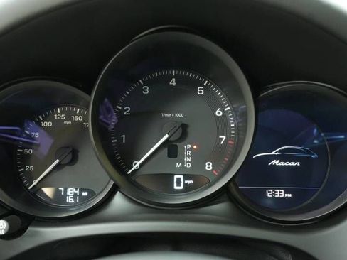 Certified 2025 Porsche Macan AWD/4WD image 14