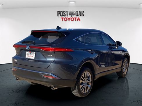 Used 2024 Toyota Venza XLE image 7