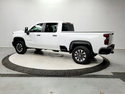 Used 2022 Chevrolet Silverado 2500 Custom image 5