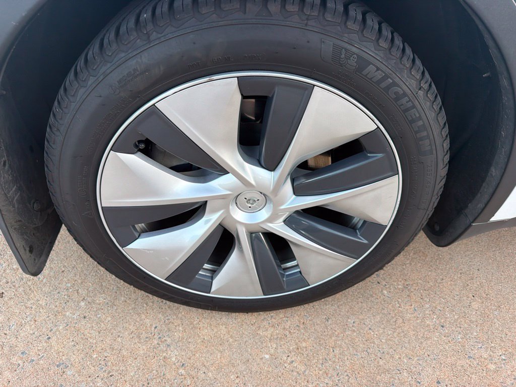 Used 2022 Tesla Model Y Long Range AWD/4WD image 6