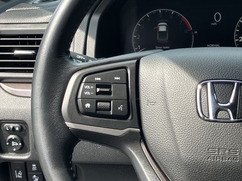 Certified 2025 Honda Ridgeline RTL image 21