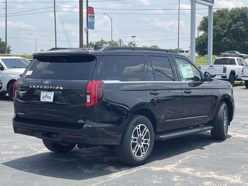 New 2025 Ford Expedition Active image 3