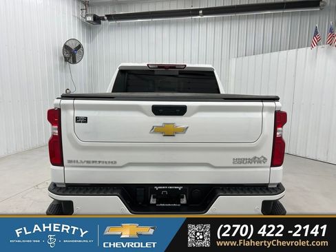 Used 2024 Chevrolet Silverado 1500 High Country w/ High Country Premium Package AWD/4WD image 4