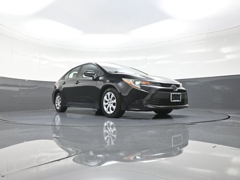 Used 2023 Toyota Corolla LE image 9