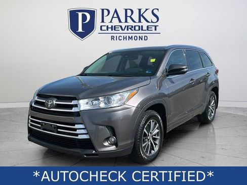 Used 2017 Toyota Highlander XLE image 3