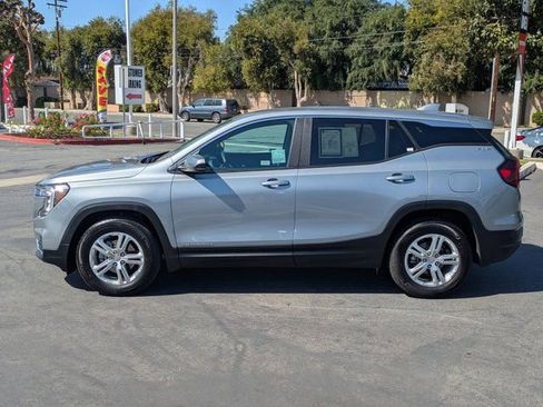 Used 2024 GMC Terrain SLE image 12