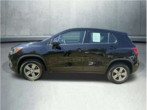 Used 2020 Chevrolet Trax LS AWD/4WD image 2
