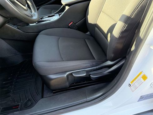 Used 2022 Chevrolet Malibu LS image 17