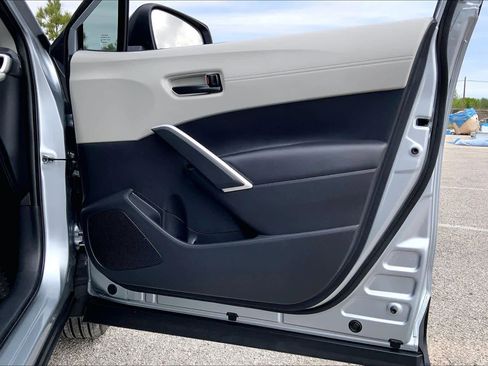 Used 2026 Toyota Corolla Cross L image 22