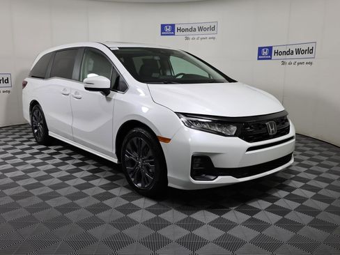 New 2026 Honda Odyssey Touring image 3
