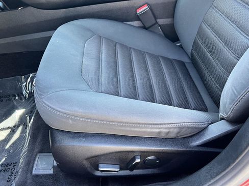 Used 2017 Ford Fusion SE FWD image 29