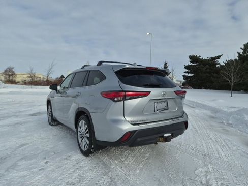 Used 2020 Toyota Highlander Platinum image 8
