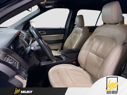 Used 2018 Ford Explorer XLT w/ Equipment Group 202A FWD image 21