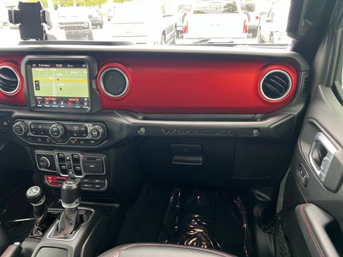 Used 2021 Jeep Wrangler Unlimited Rubicon AWD/4WD image 29