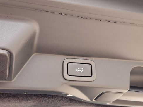 Used 2022 Land Rover Range Rover Sport SVR AWD/4WD image 34