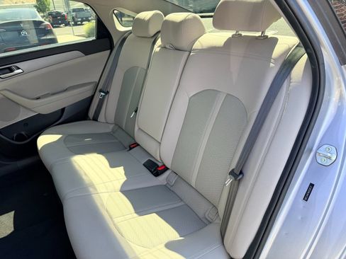 Used 2017 Hyundai Sonata SE FWD image 21