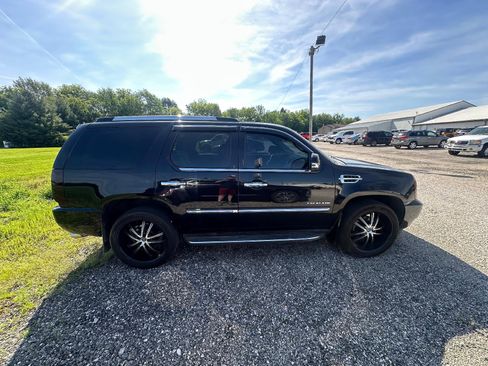 Used 2011 Cadillac Escalade Luxury AWD/4WD image 5