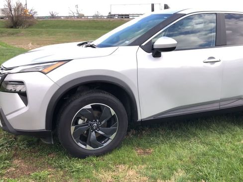 Used 2025 Nissan Rogue SV image 5