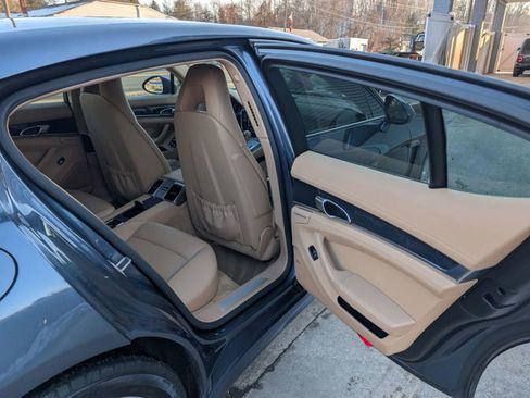 Used 2014 Porsche Panamera 4 image 24