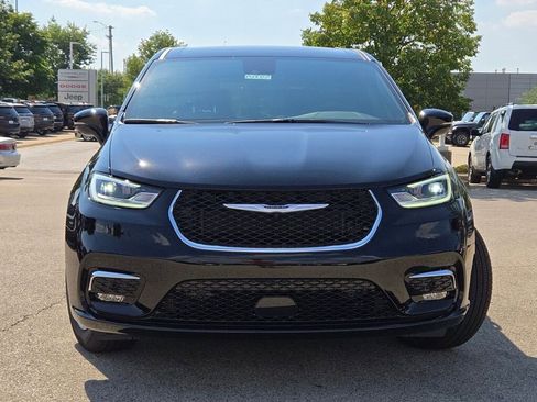 New 2026 Chrysler Pacifica Select image 5