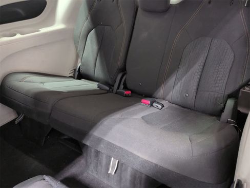 Certified 2017 Chrysler Pacifica Touring w/ Tire & Wheel Group image 35