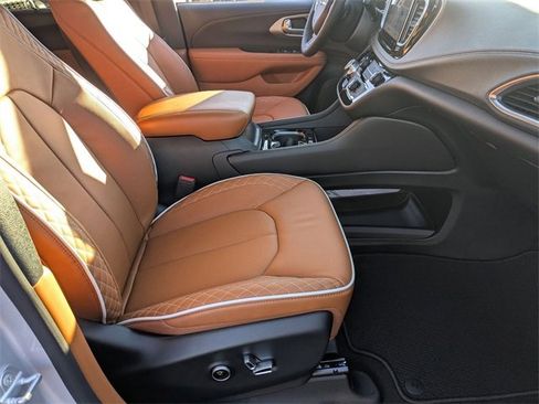 New 2026 Chrysler Pacifica Pinnacle image 34