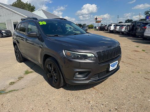 Used 2020 Jeep Cherokee Latitude Plus AWD/4WD image 3