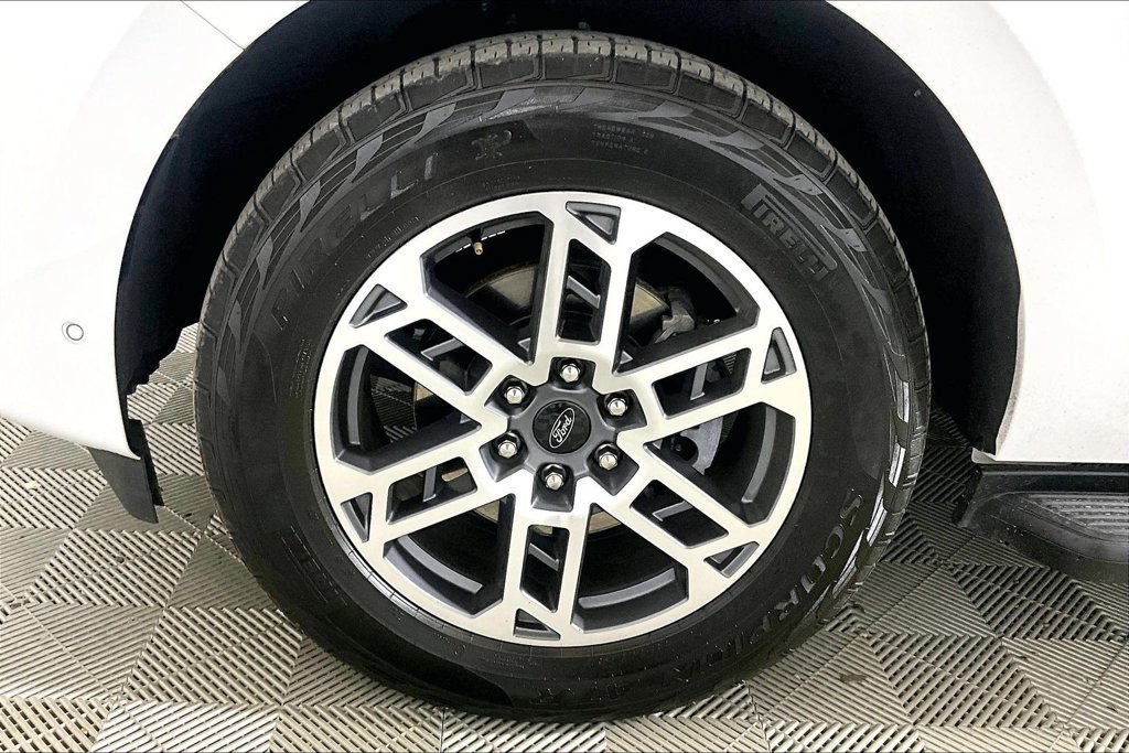 Certified 2025 Ford Expedition Active AWD/4WD image 7