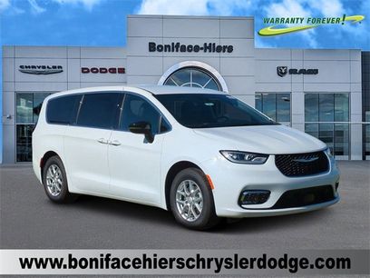 New 2026 Chrysler Pacifica Select