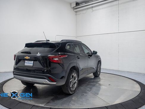 Used 2025 Chevrolet Trax LT w/ Driver Confidence Package image 7