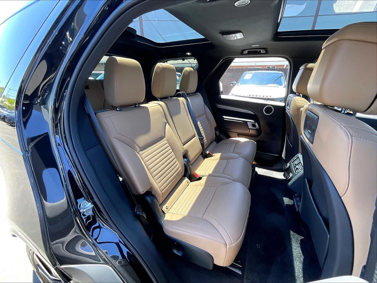 Used 2025 Land Rover Discovery Dynamic SE AWD/4WD image 30