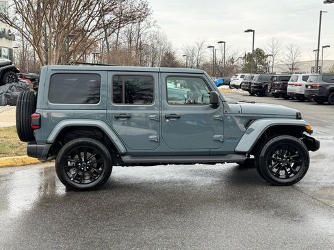 Used 2025 Jeep Wrangler Unlimited Sahara image 6