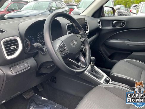 Used 2022 Hyundai Venue Limited w/ Cargo Package FWD image 17