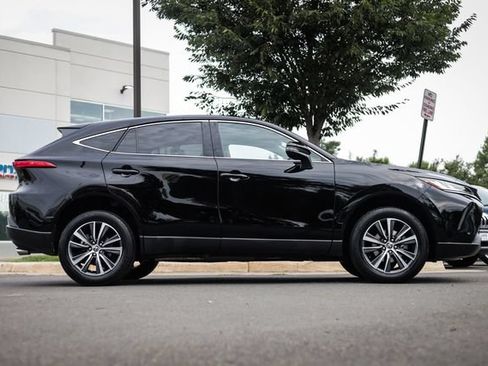 Used 2023 Toyota Venza LE AWD/4WD image 8