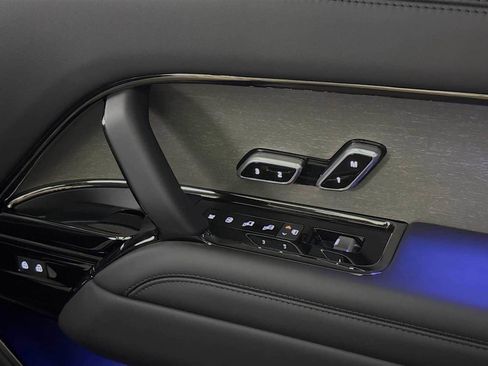 New 2026 Land Rover Range Rover SV image 39
