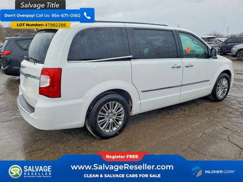 Used 2014 Chrysler Town & Country Touring-L w/ Driver Convenience Group image 4