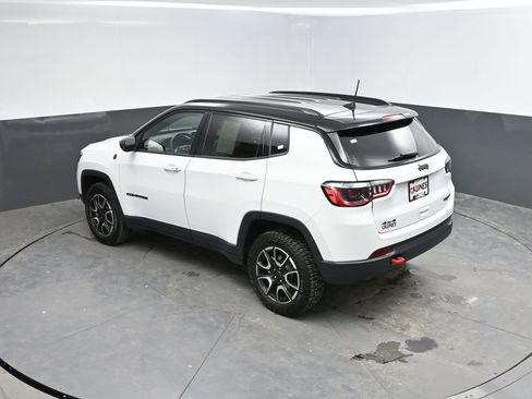 Used 2025 Jeep Compass Trailhawk AWD/4WD image 27