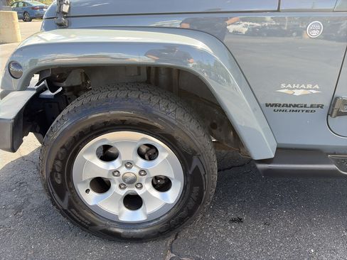 Used 2014 Jeep Wrangler Unlimited Sahara w/ Max Tow Package AWD/4WD image 11