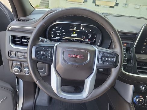 Used 2023 GMC Yukon SLT w/ SLT Premium Package image 26