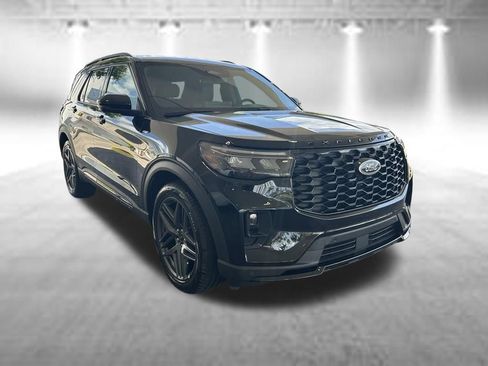 Certified 2026 Ford Explorer ST-Line w/ ST-Line Street Pack RWD image 2