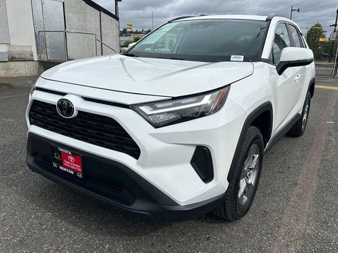 Certified 2024 Toyota RAV4 XLE FWD image 1