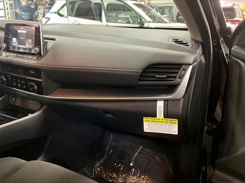 Used 2026 Nissan Rogue S image 18